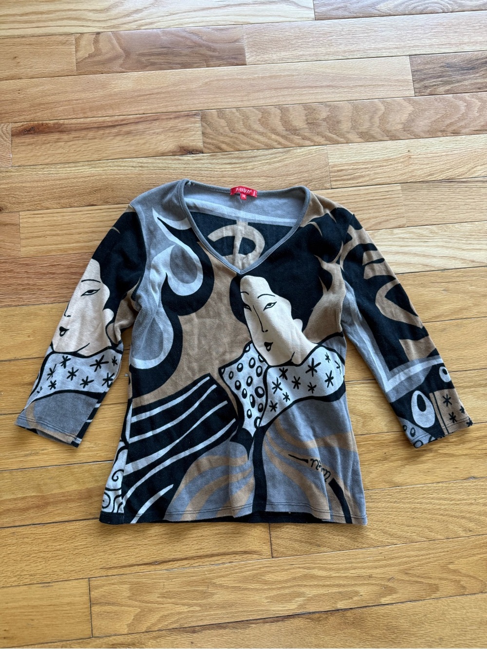 Artistic V-Neck Long Sleeve Tee in Black, Gray & Tan